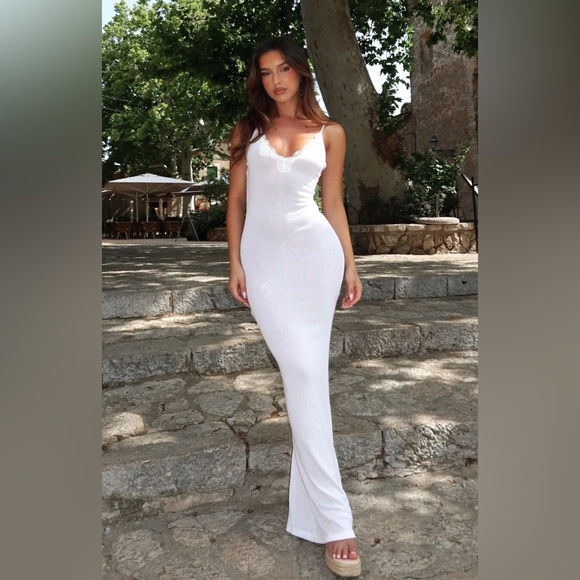White Fox Boutique Dresses & Skirts - White Fox Boutique In the Radio maxi dress